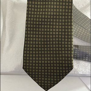 New condition vintage mens patterned Ziggurat tie. By Mulberry Neckwear.